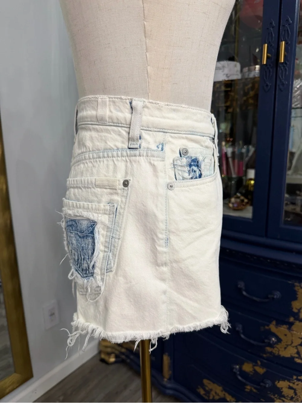 7 For All Mankind White High-Rise Button-Fly Denim Shorts size 25
